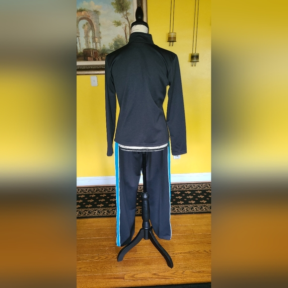 Sportsuit - Picture 2 of 7